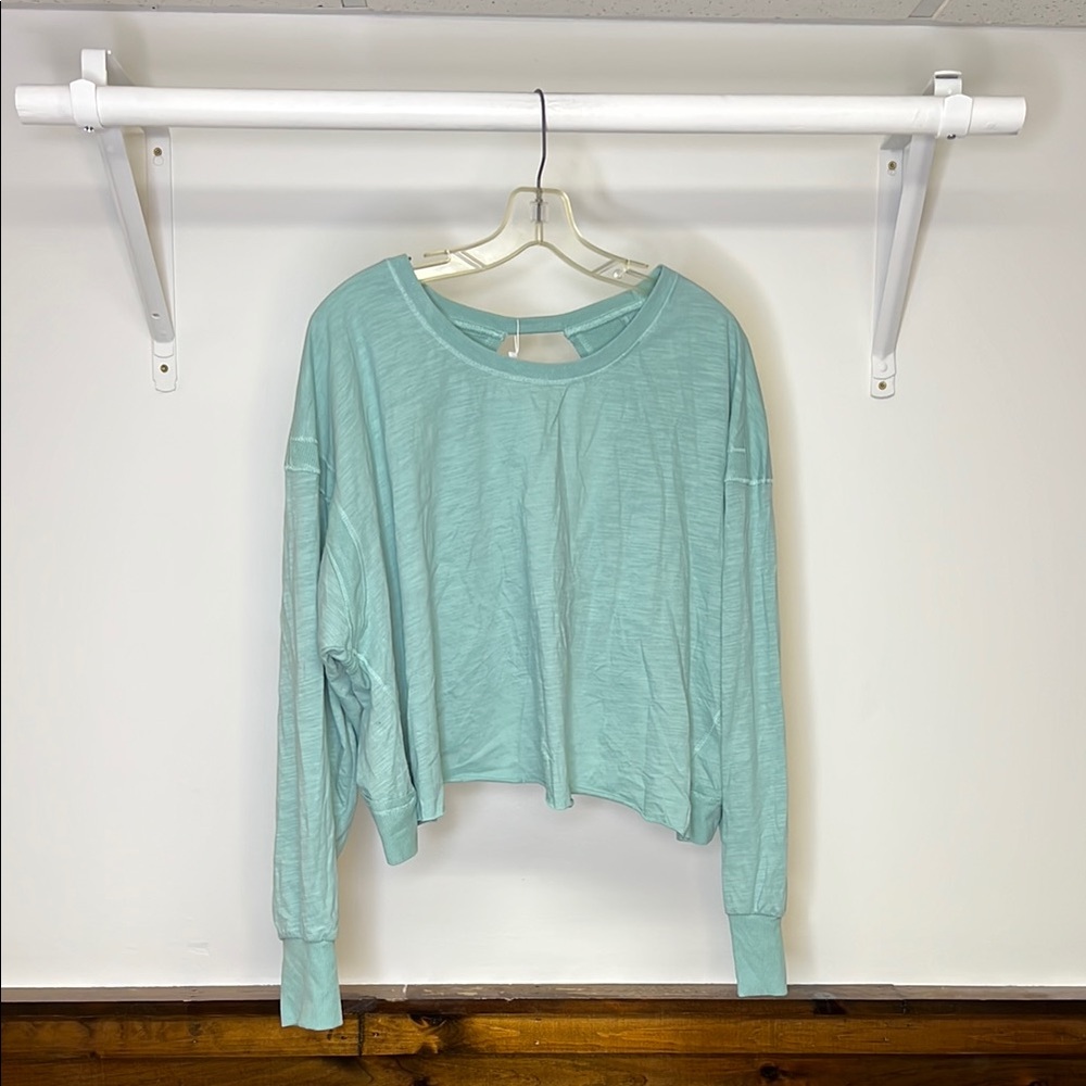 NWT Amazon Sea Foam‎ Green Open Back Long Sleeve Women's Top- M
